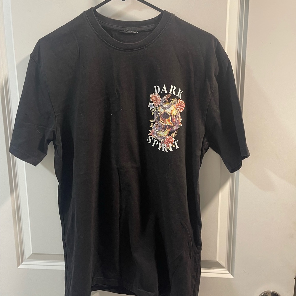 Smog Dark Spirit Graphic Skull Tee - Black with Floral Accent